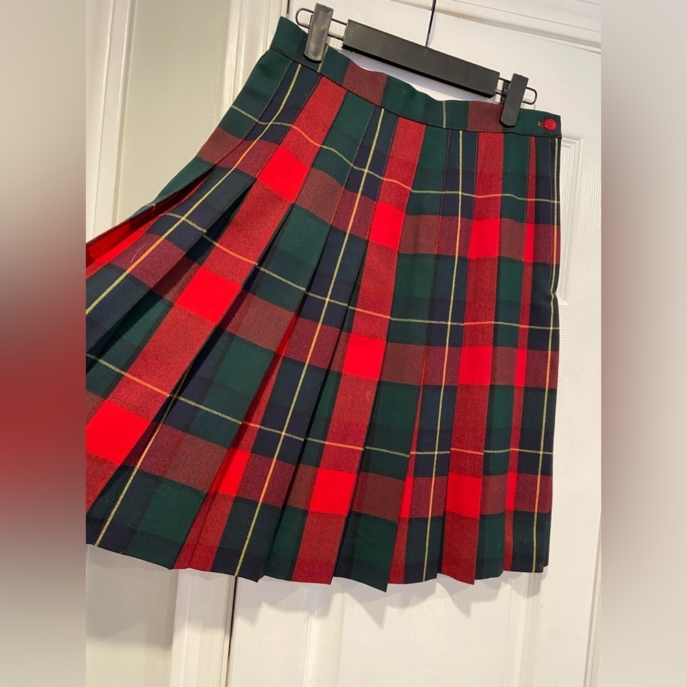 Talbots Size 8 100% Wool Red Green Plaid Flannel Pleated Knee Length Skirt - Picture 2 of 7